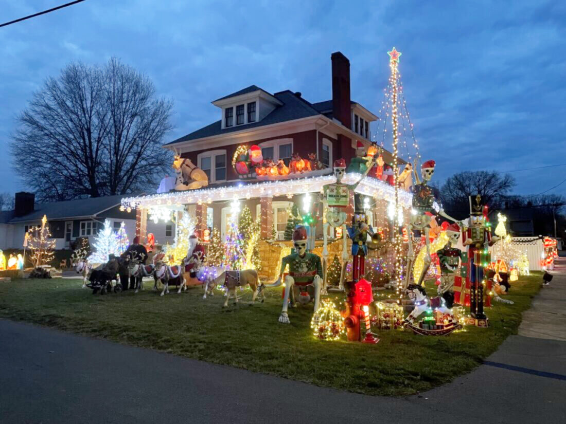 Local children meet Santa at holiday house in Avis News, Sports, Jobs